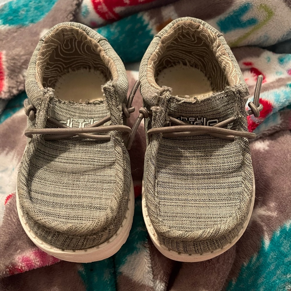 Hey dudes size 6 Toddler